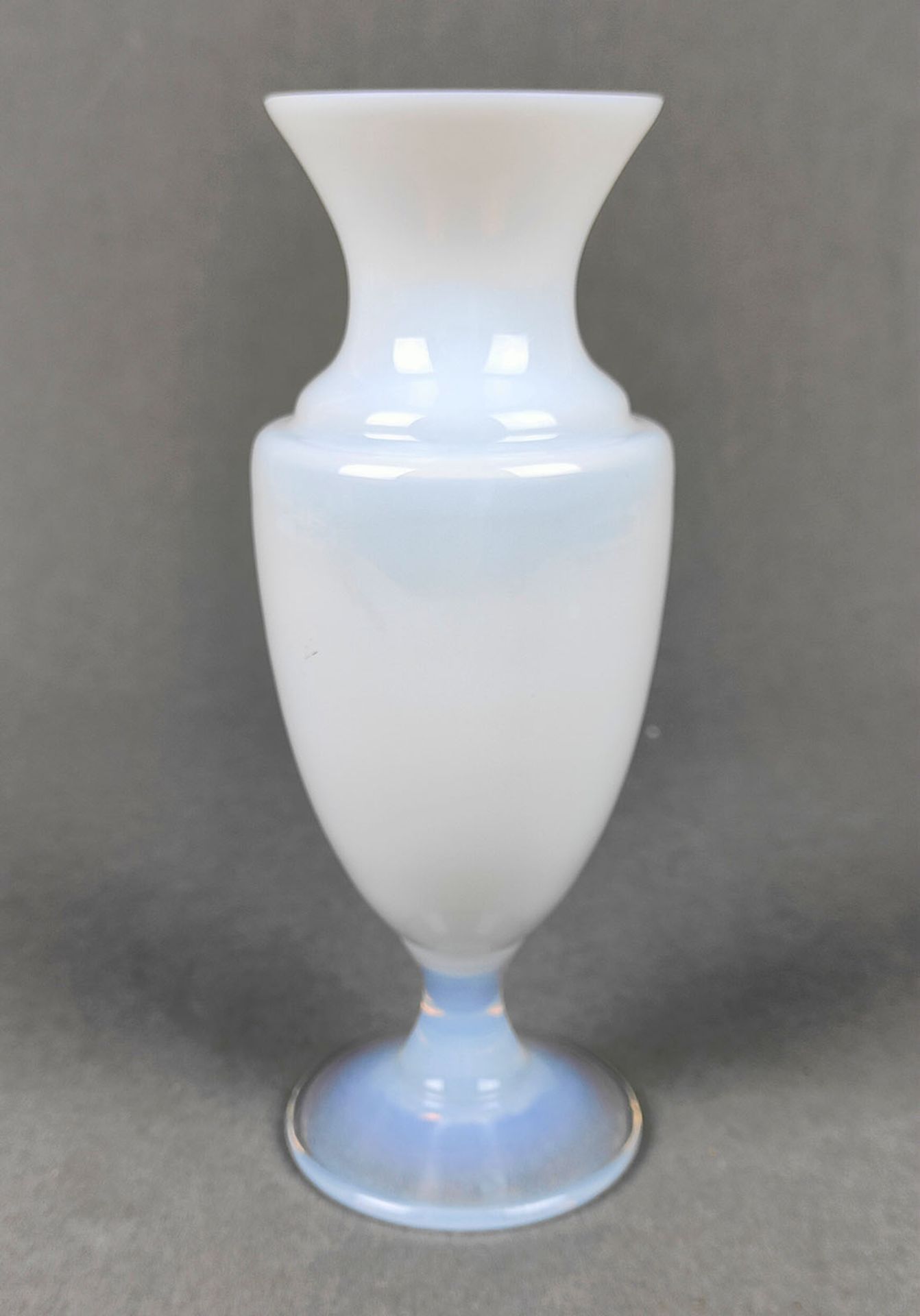 Opalinglas Vase 1930er Jahre