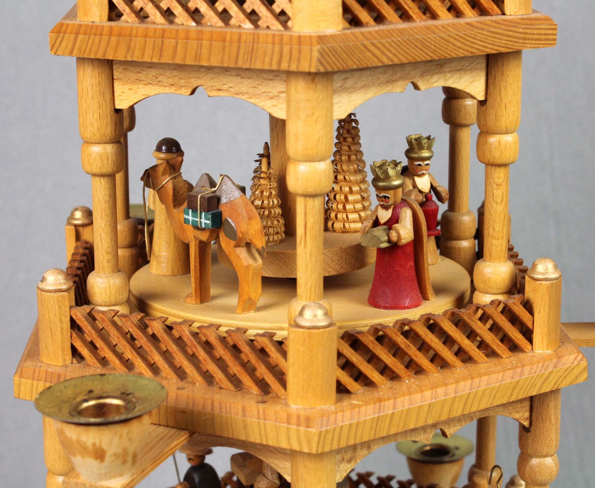 Weihnachtspyramide mit Spielwerk - Image 2 of 3