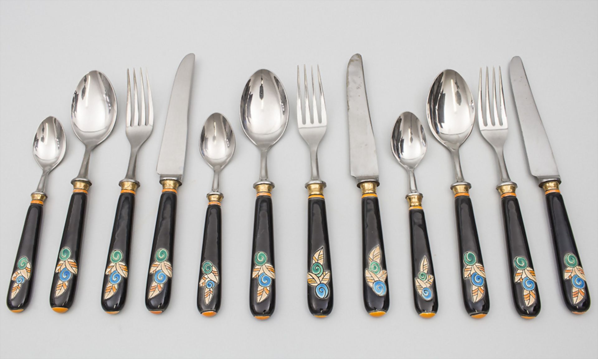 12 Besteckteile 'Emaux de Longwy' / 12 pieces of flatware, Faiencerie de Longwy, Mitte 20. Jh.