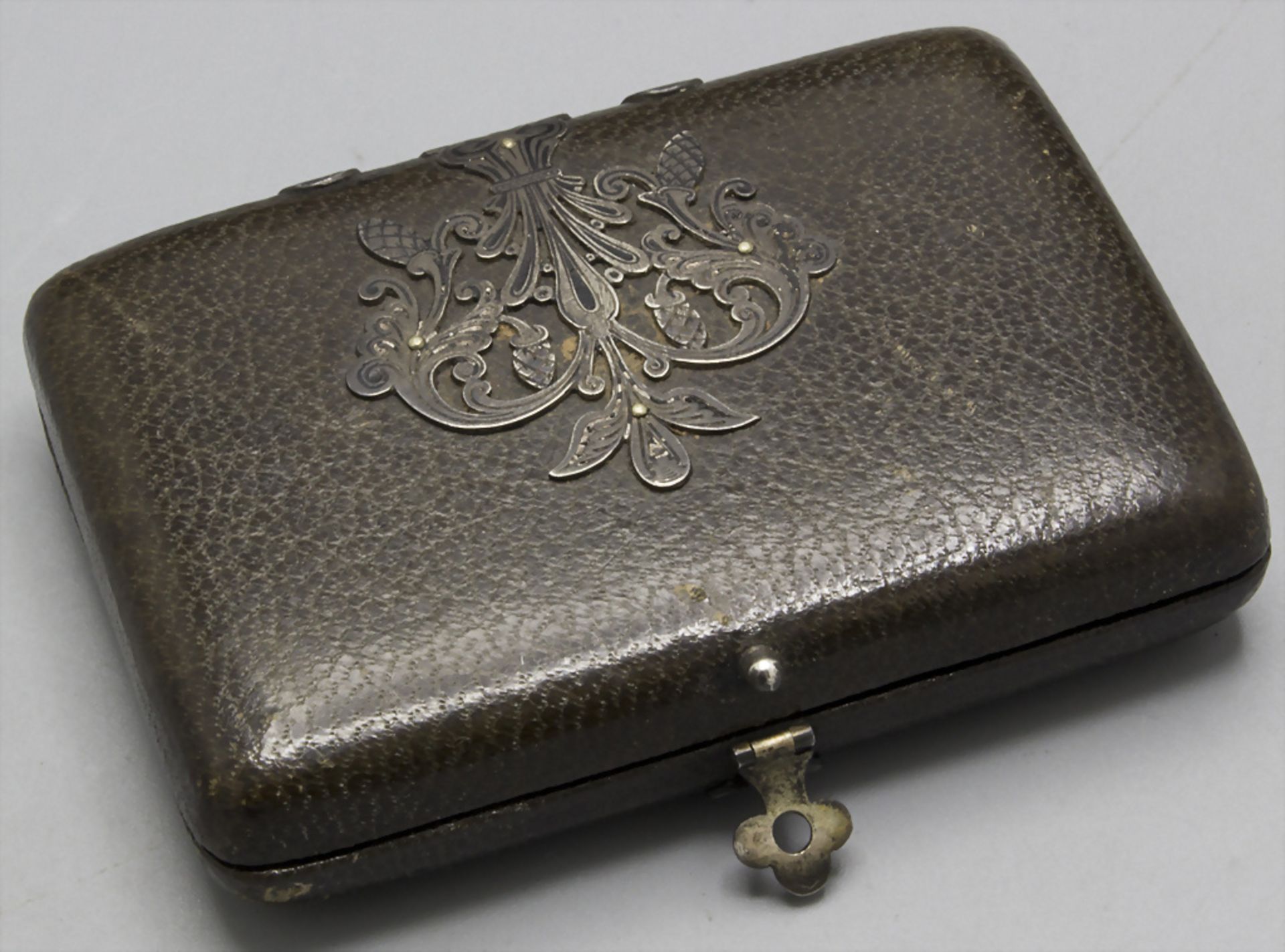 Portemonnaie / A small leather and silver purse, um 1880