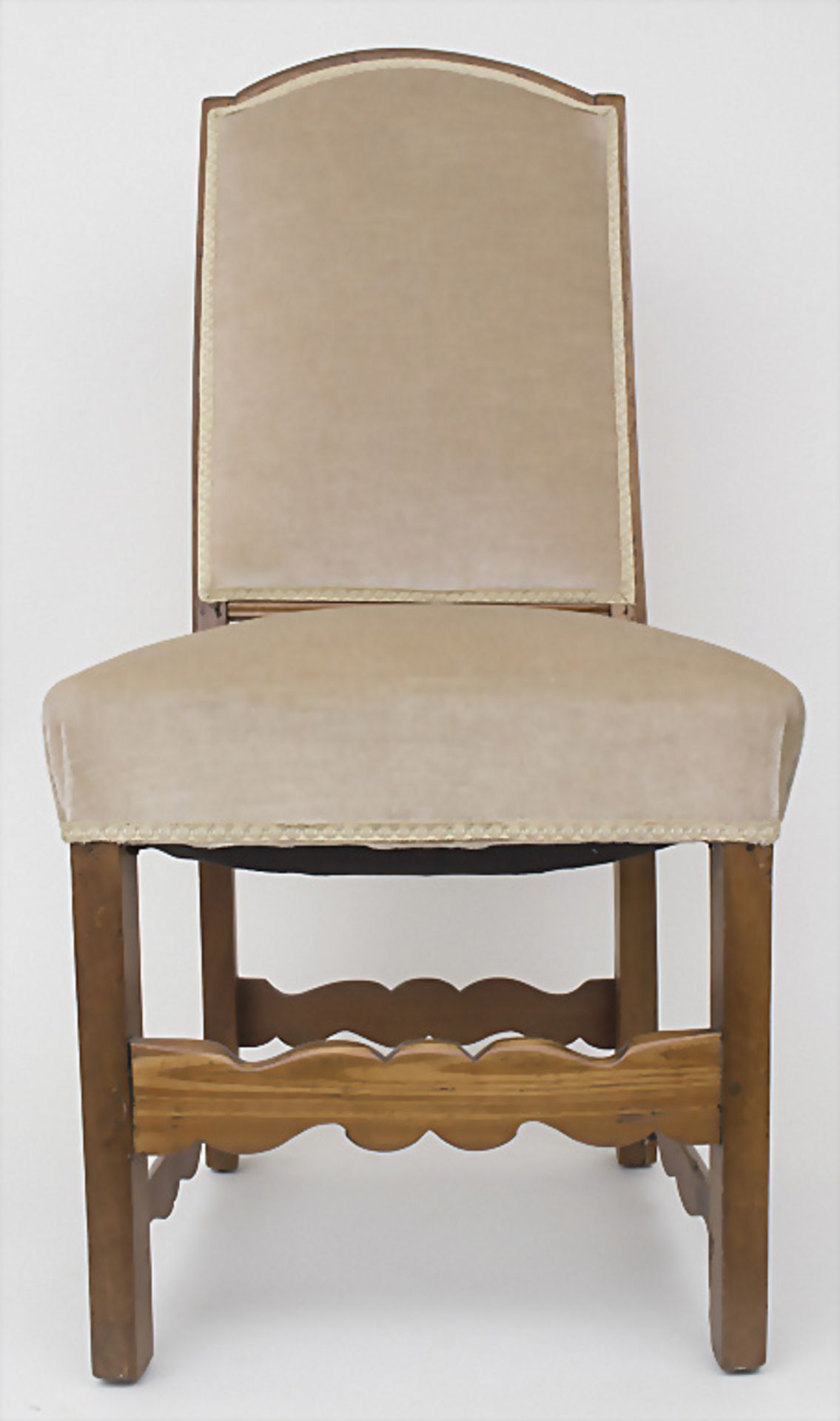 Stuhl mit Veloursbezug / A chair with velour cover