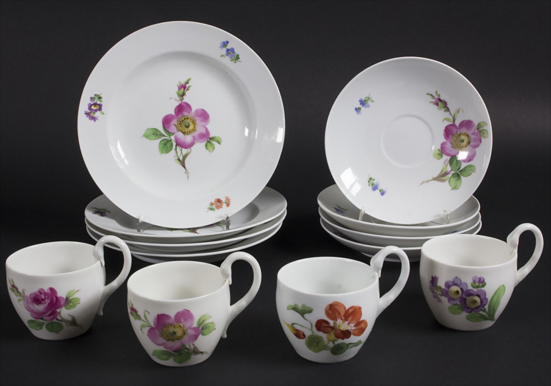 4 Gedecke mit Blumenmalerei / 4 place settings with flowers, Meissen, Mitte 19. Jh.