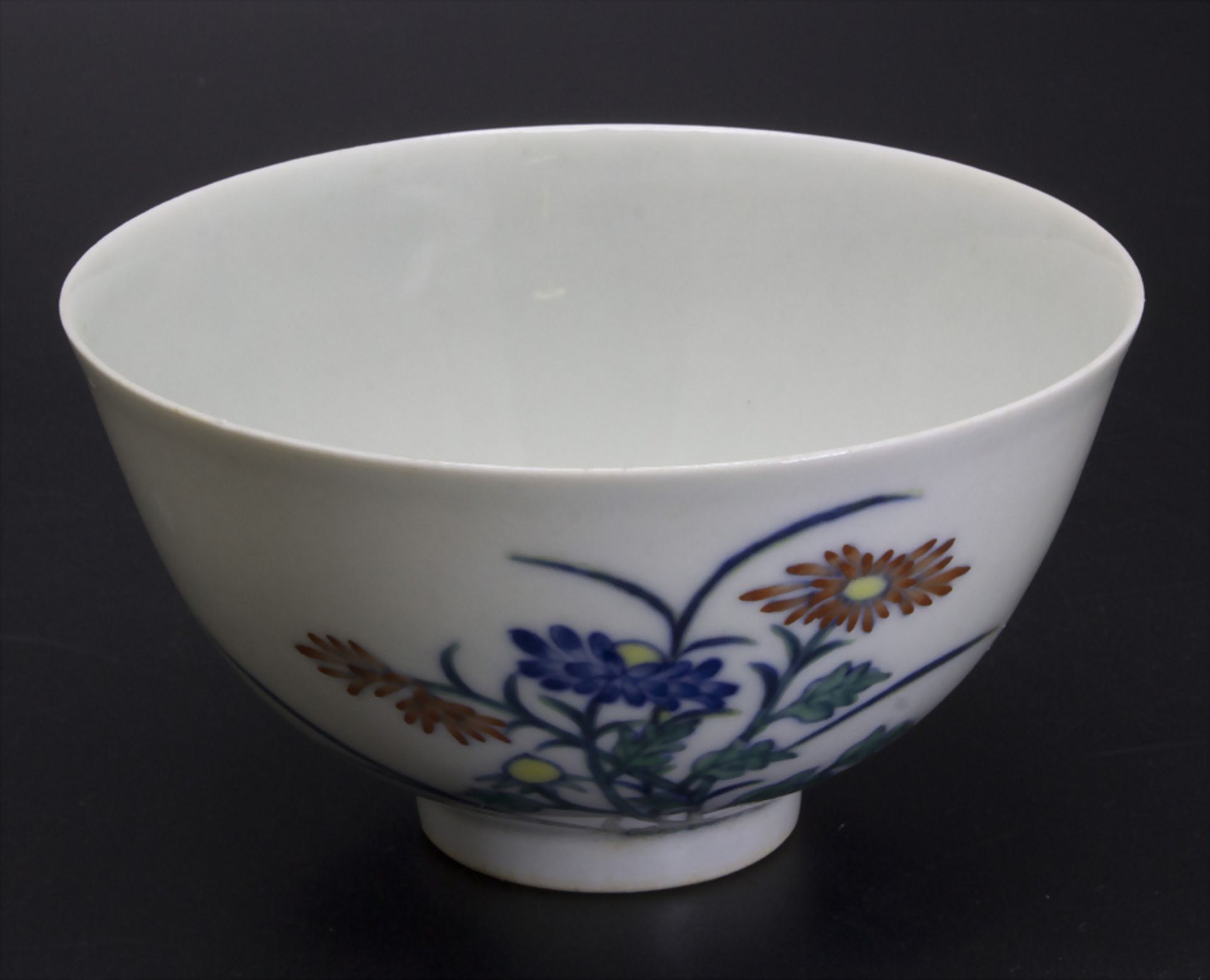 Kumme mit floralem Dekor / A bowl with floral decor, wohl Daqing, Yongzheng, Nianzhi, China