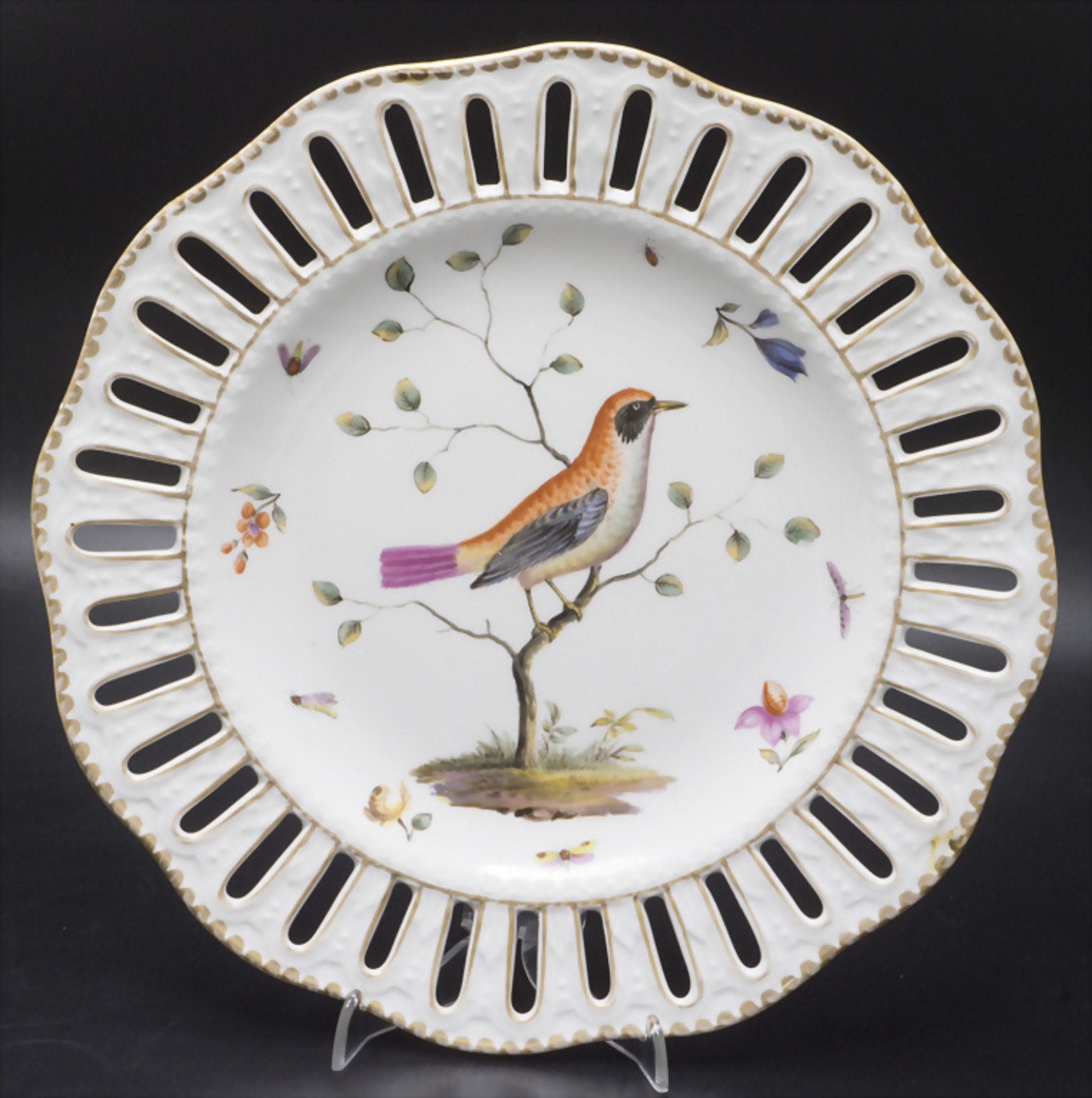 Durchbruchteller mit Vogelmalerei / A reticulated plate with bird painting, Meissen, wohl ...