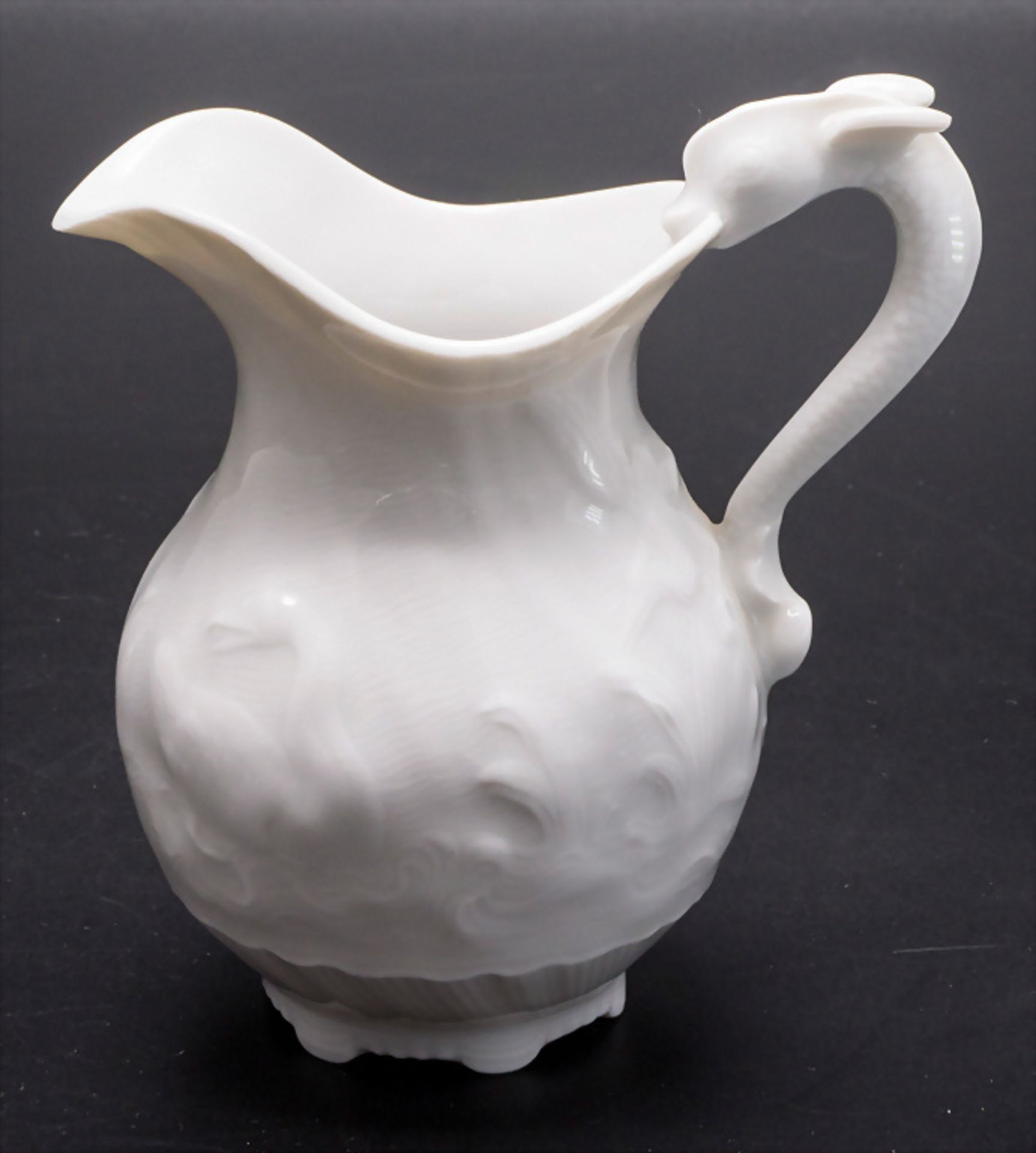 Milchkännchen aus dem Schwanenservice / A creamer with swan reliefs, Meissen, 1. Hälfte 20. Jh.