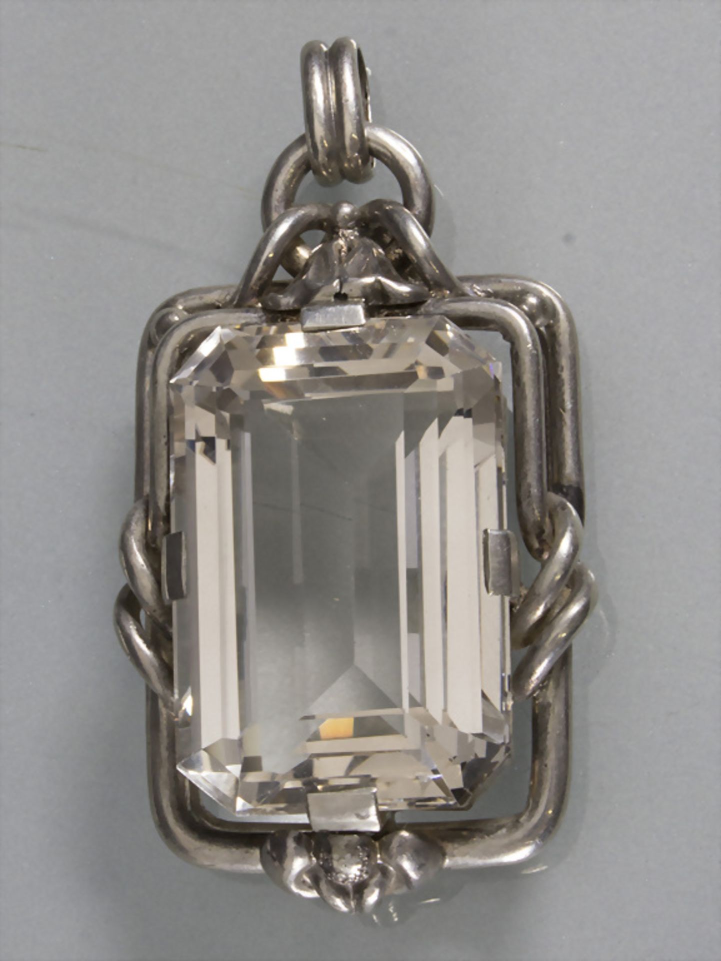 Jugendstil Anhänger mit Quarzstein / An Art Nouveau silver pendant with quartz