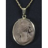 Goldkette mit Anhänger / A 14ct gold necklace with a cameo