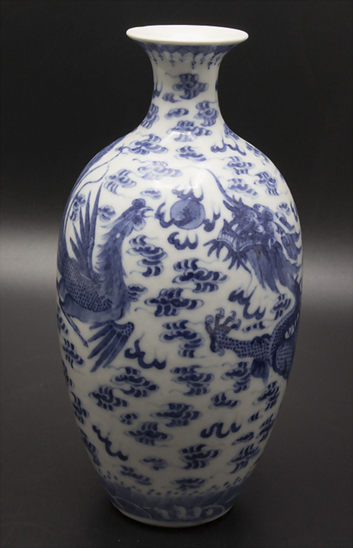 Vase mit Drachen- und Vogelmotiv / A vase with dragon and bird motif, China, Ende 19. Jh.