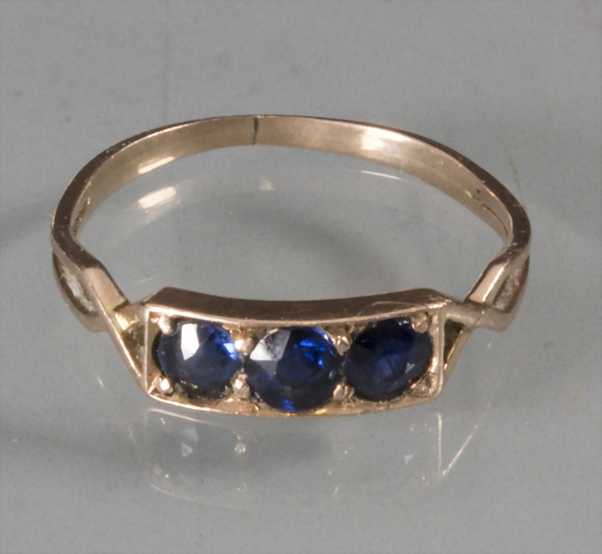 Goldring mit Saphiren / A ladies 14ct gold ring with sapphires