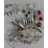 Konvolut aus 35 Teilen Silberschmuck / A set of 34 pieces of silver jewellery
