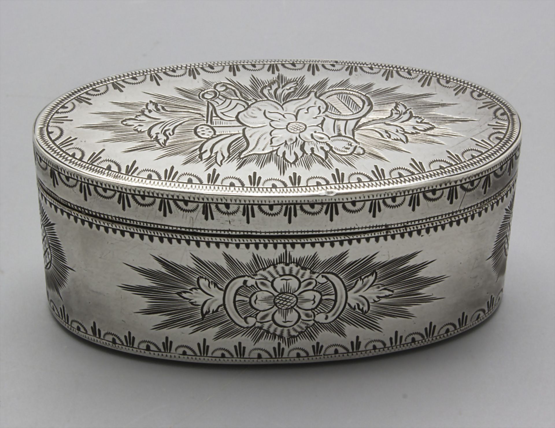 Tabatiere / Boite en argent massif / A silver snuff box, Ath, 1778