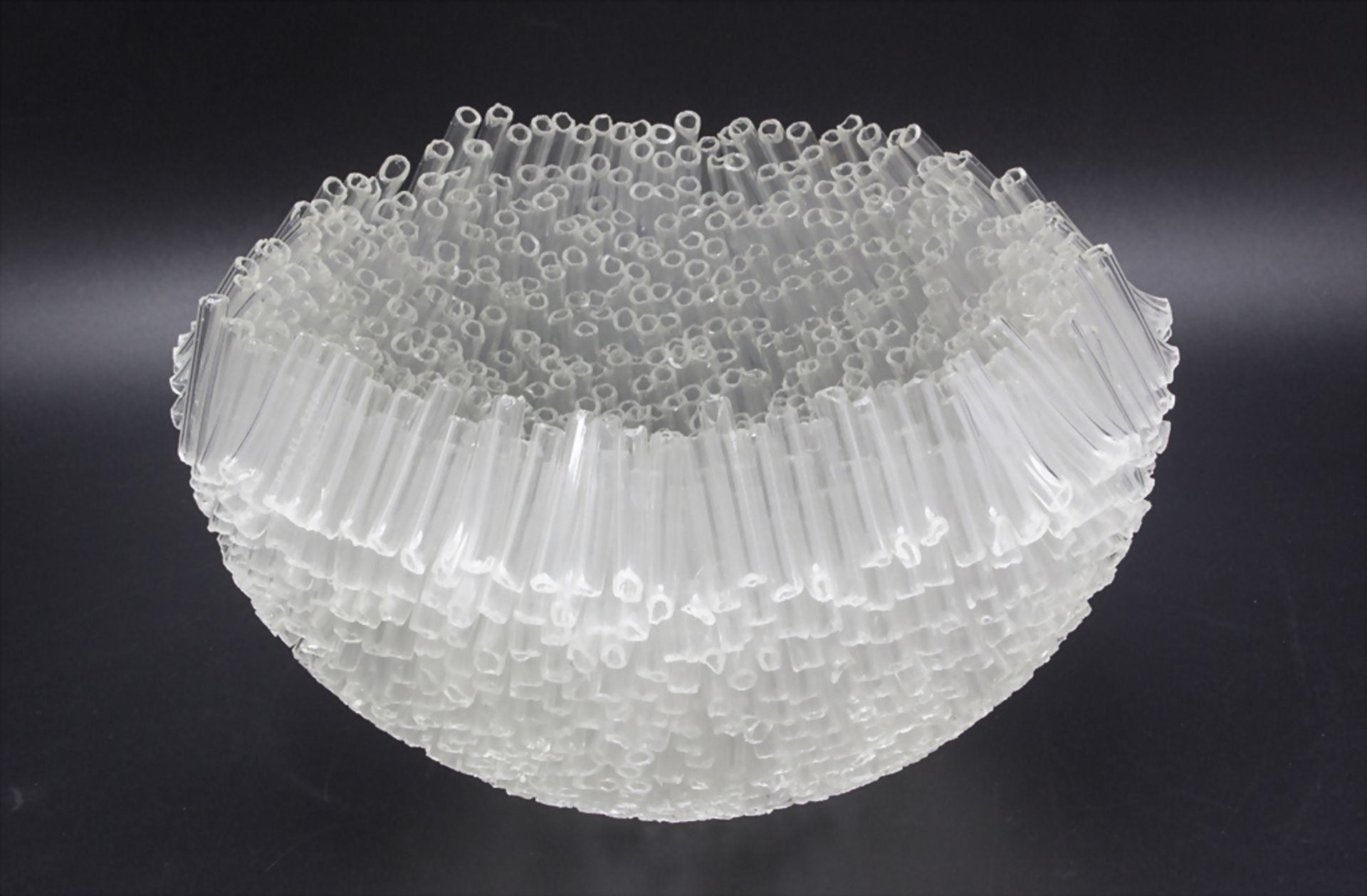 Julius Weiland (*1971 in Lübeck), Künstlerglas 'abstrakte Glasschale' / An abstract glass ...