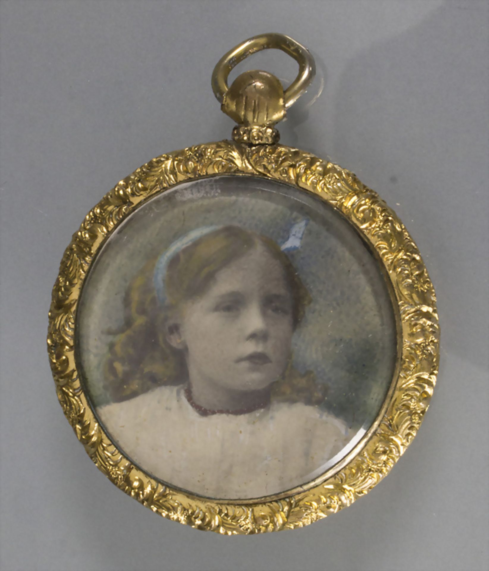 Anhänger mit Miniatur Porträt / A pendant with a miniature portrait of a girl