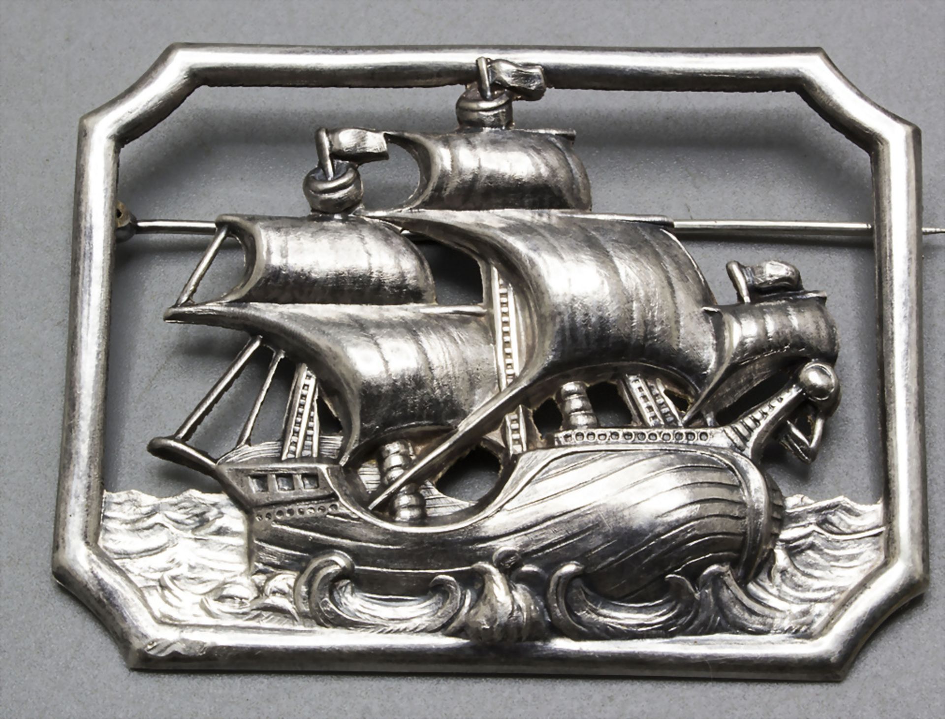 Silberbrosche mit Segelschiff / A silver brooch with a sailing ship, deutsch, Anfang 20. Jh.