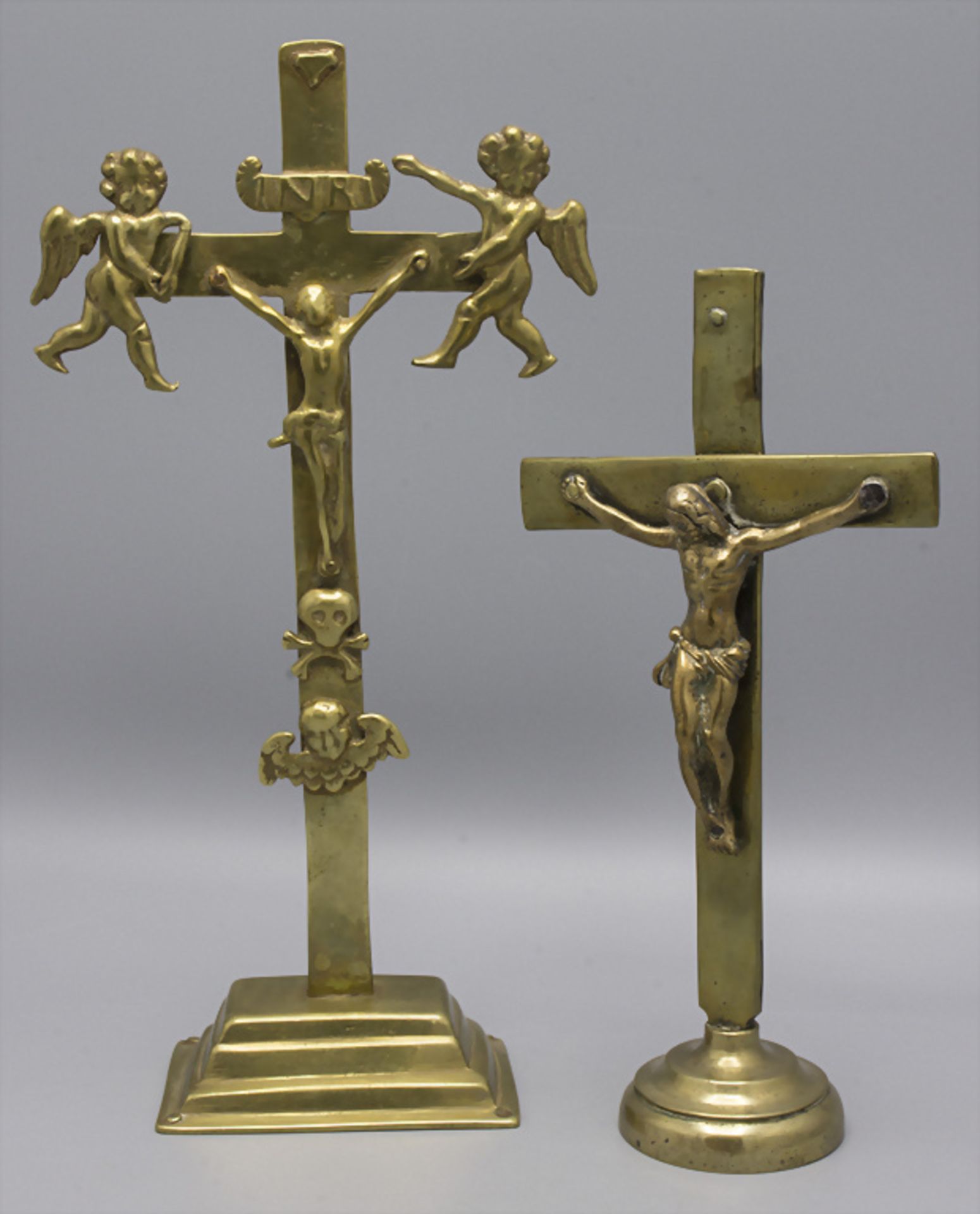 Zwei Bronze Kruzifixe / Two bronze crucifixes
