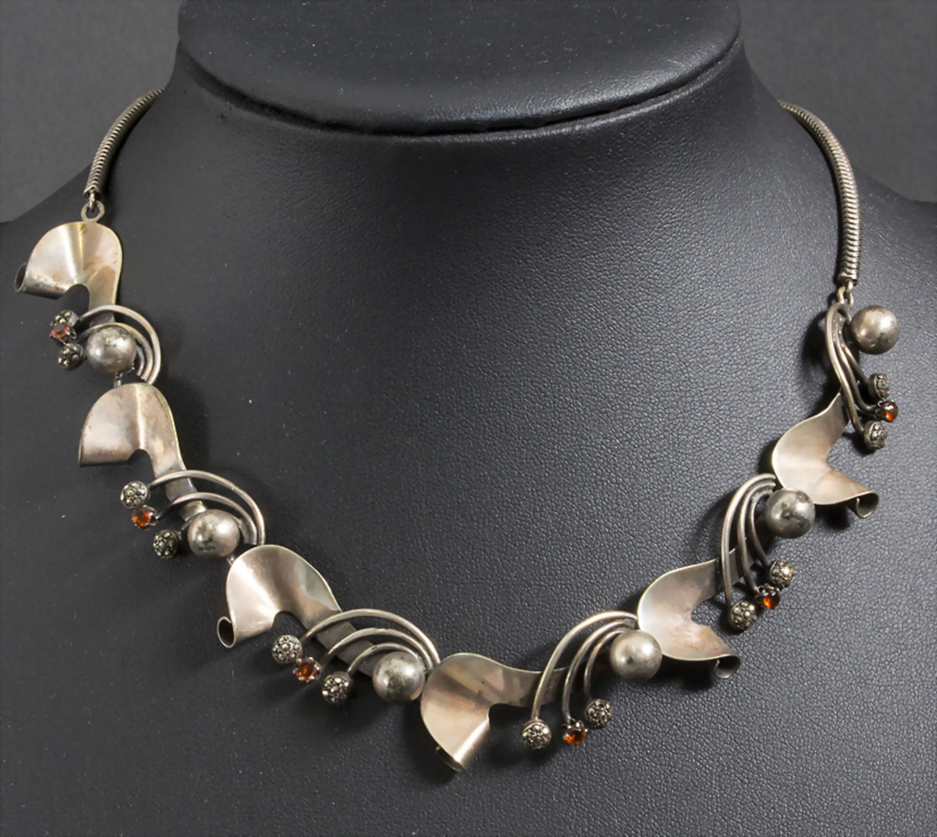 Designer Silber Collier / A designer silver necklace