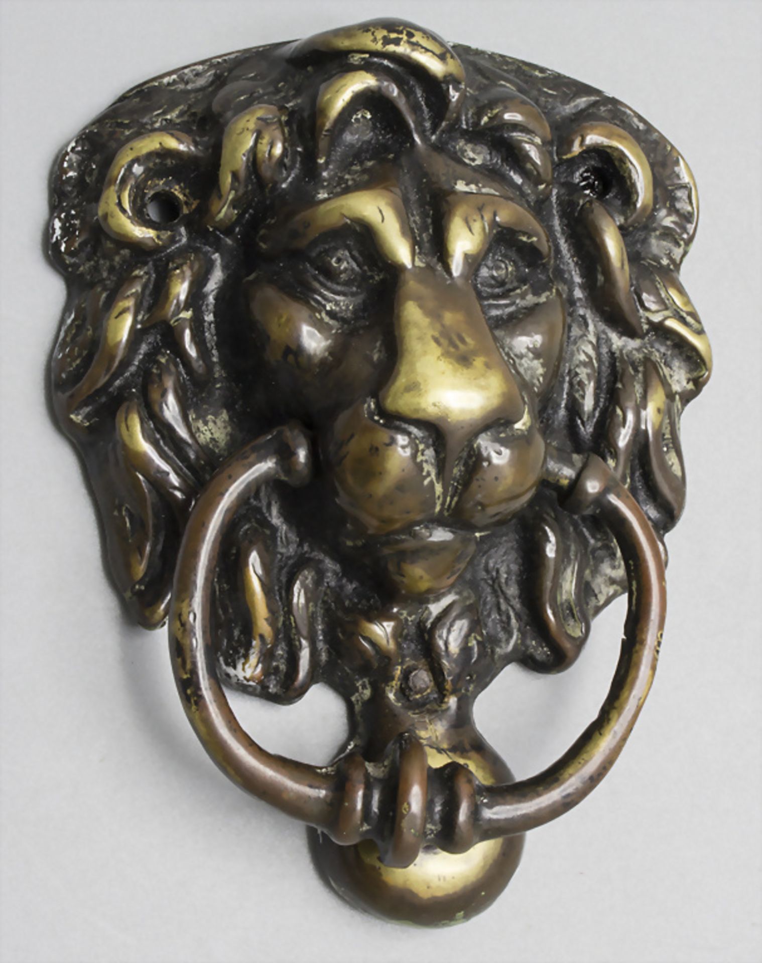 Bronze Türklopfer 'Löwenkopf' / A bronze lion's head as door knocker, 19. Jh.