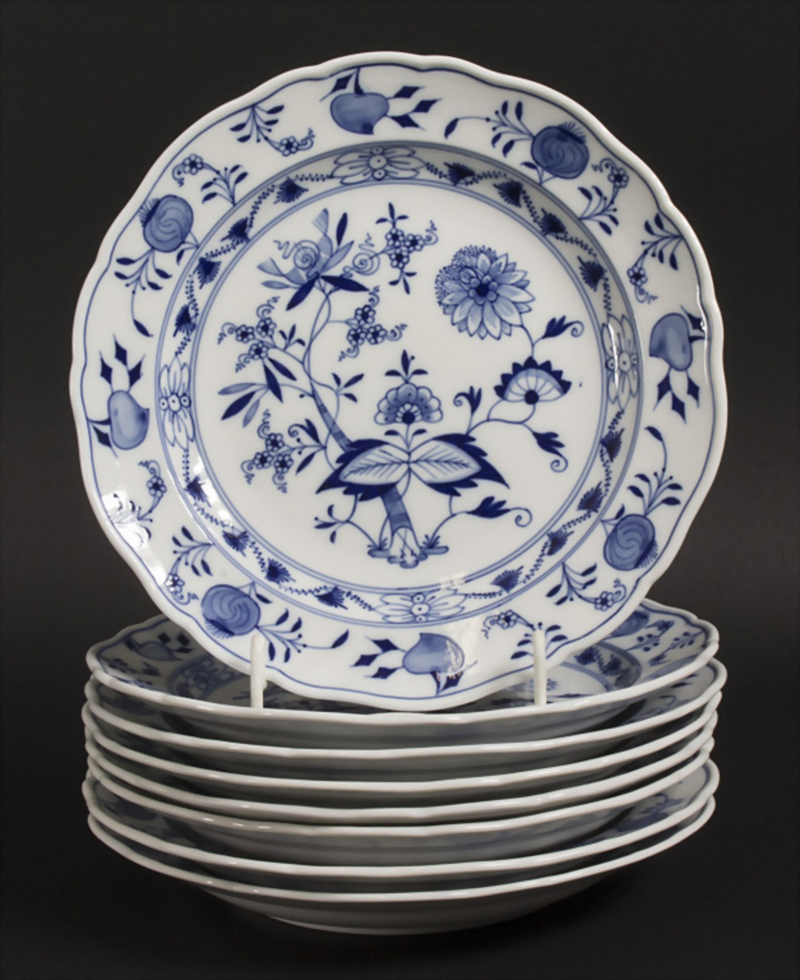 8 Zwiebelmuster Kuchenteller / 8 onion pattern cake plates, Meissen, 19. Jh.