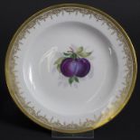 Teller mit Pflaumen / A plate with plums, Meissen, 1. Hälfte 19. Jh.