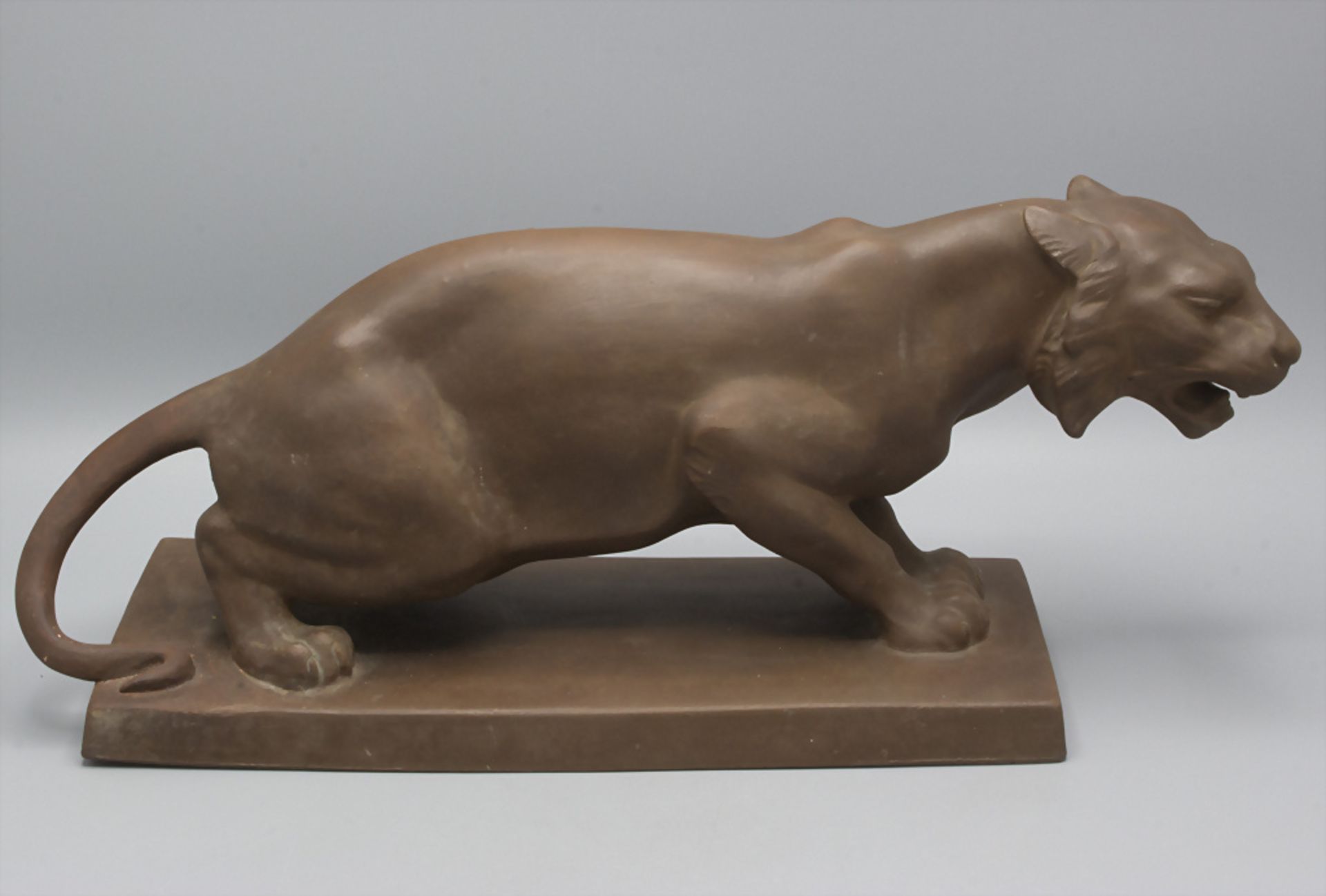 Figur einer brüllenden Löwin / A figure of a roaring lioness, Ernst Teichert (1832-1886), ...