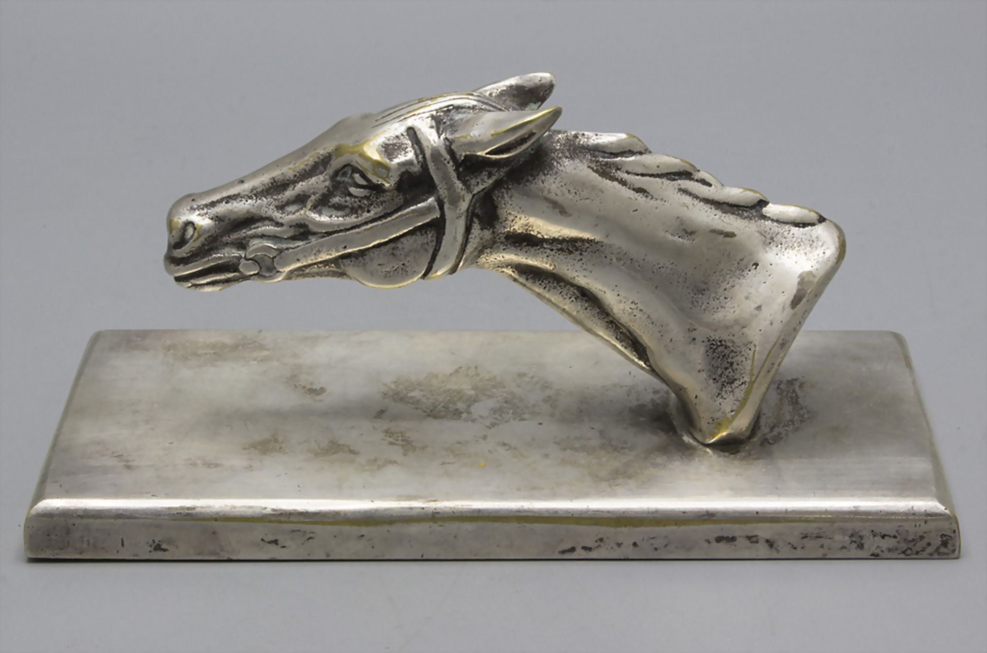 Briefbeschwerer mit Pferdekopf / A paperweight with a horse head, deutsch, Ende 19. Jh.