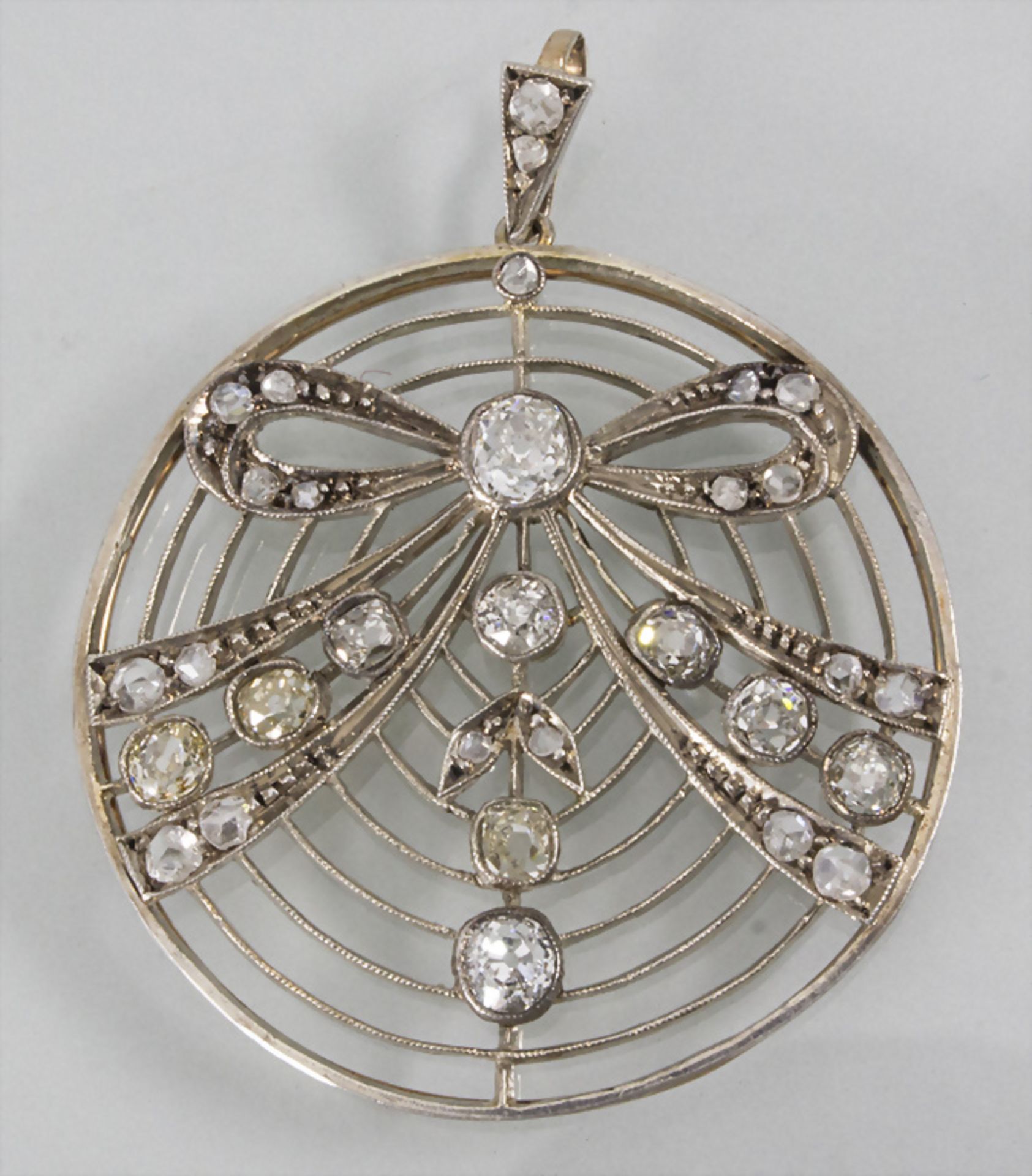 Anhänger mit Diamanten / A 14 ct gold and silver pendant with diamonds, um 1900