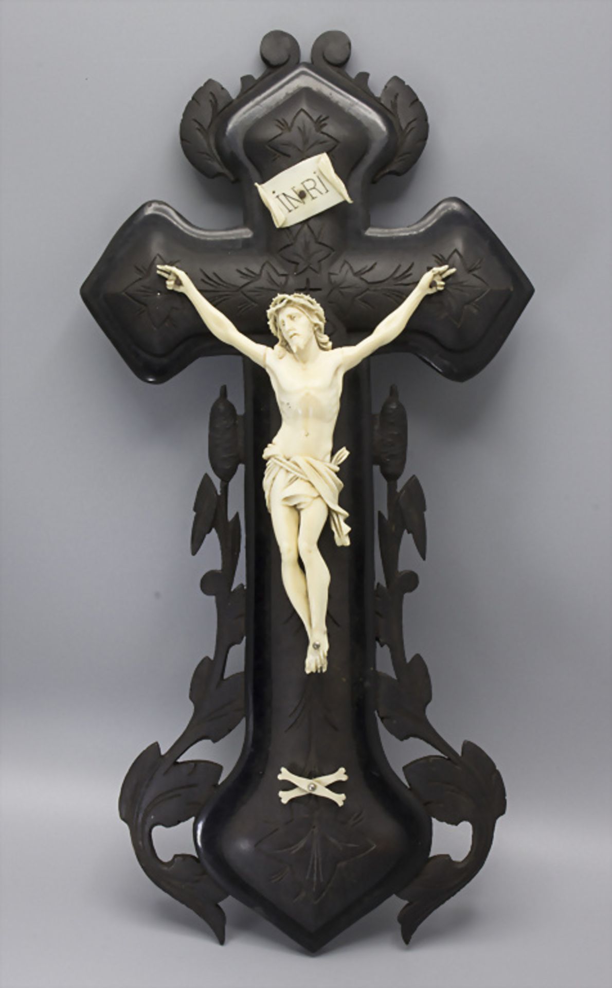 Elfenbein Kruzifix / An ivory crucifix, Frankreich, um 1880