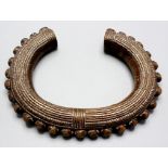 Ein Bronzearmreif / A bronze bangle, Afrika