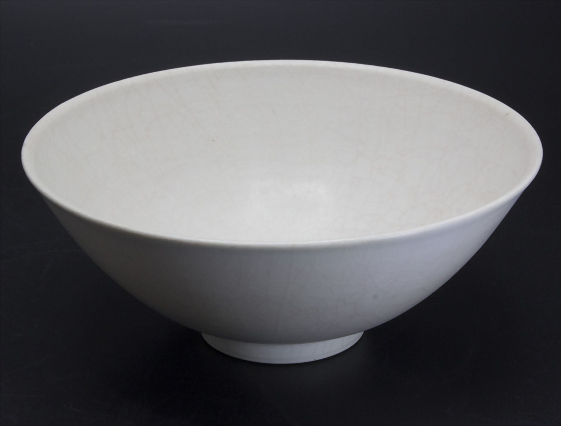 Cremeweiße, craquélierte Schale / A creamwhite bowl with craquéle, Allan Spencer (1932-2003), ...