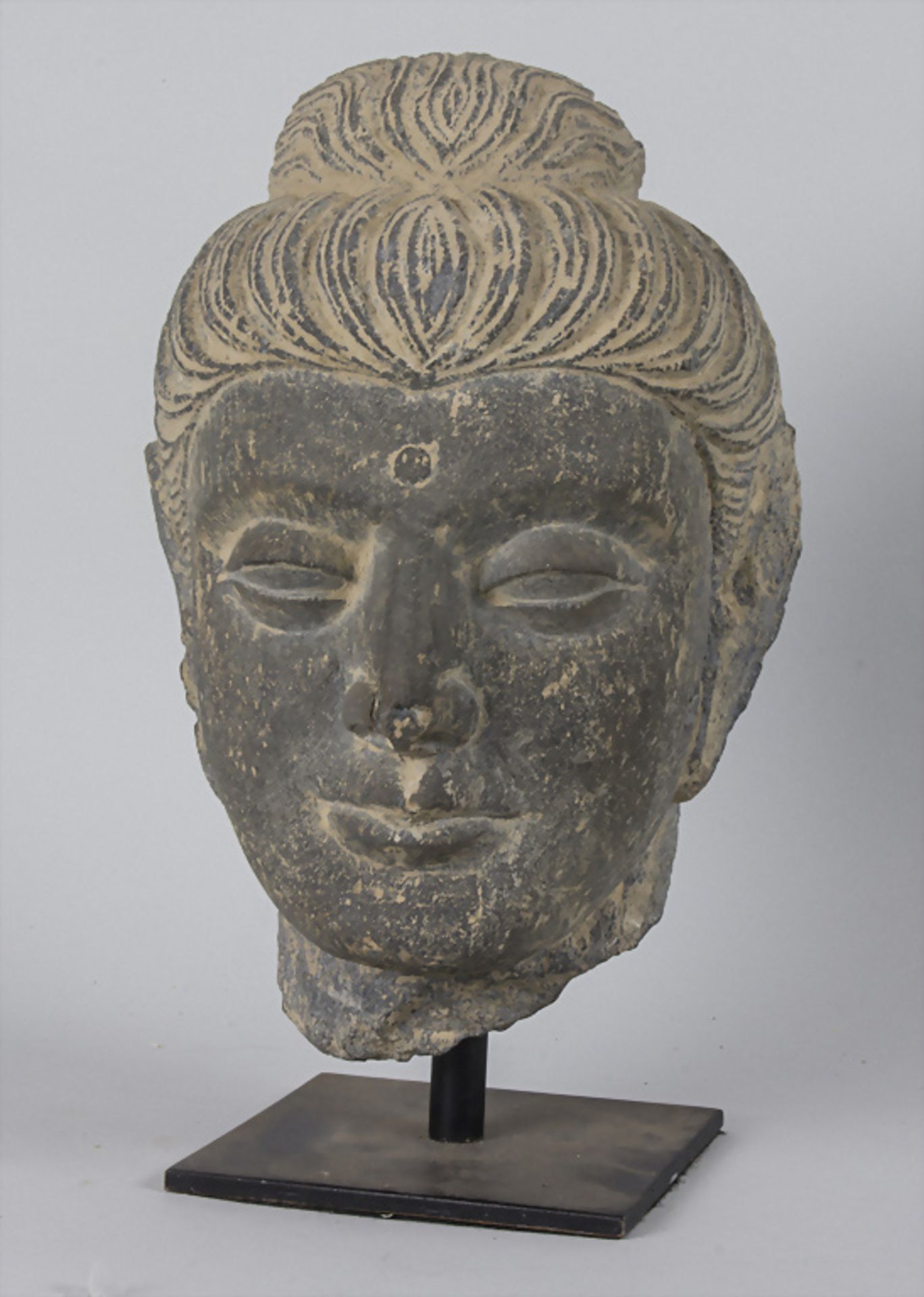 Buddha Kopf / A head of Buddha, Gandhara, 3./4. Jh.