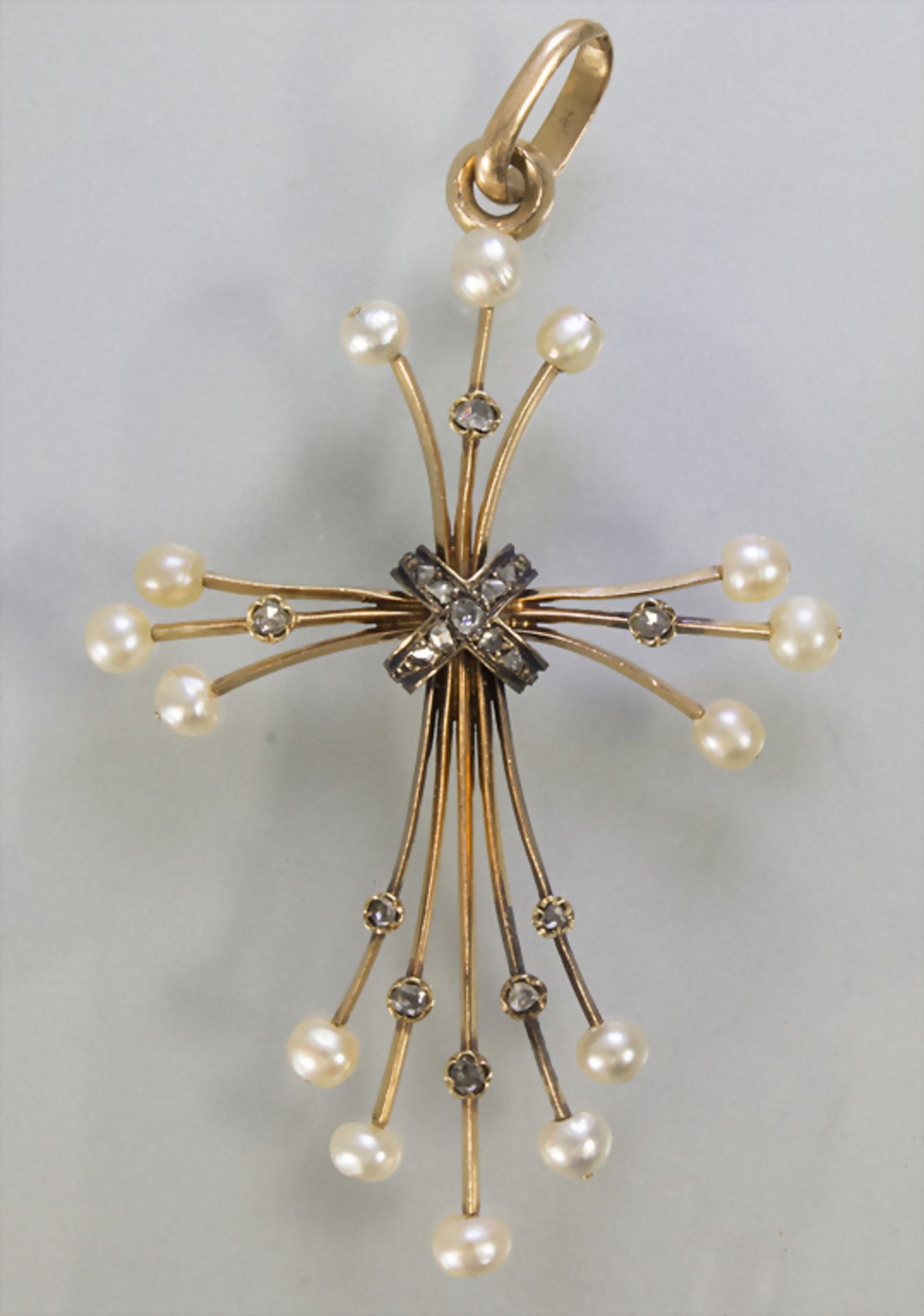 Kreuzanhänger / An 18 ct gold cross pendant with diamonds and pearls, Frankreich, um 1820