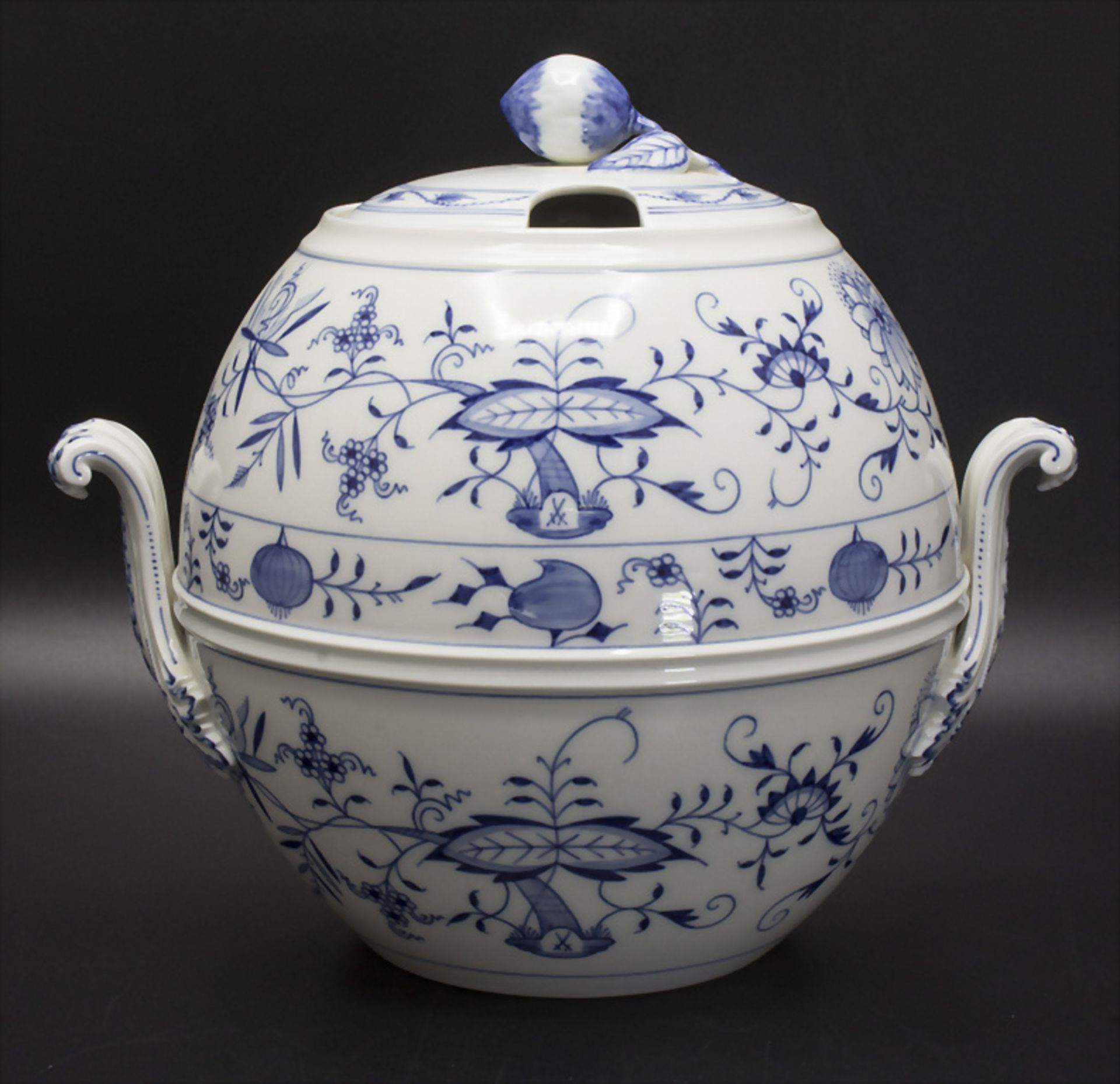 Bowle mit Zwiebelmuster / A punch tureen with Onion pattern, Meissen, 2. Hälfte 20. Jh.