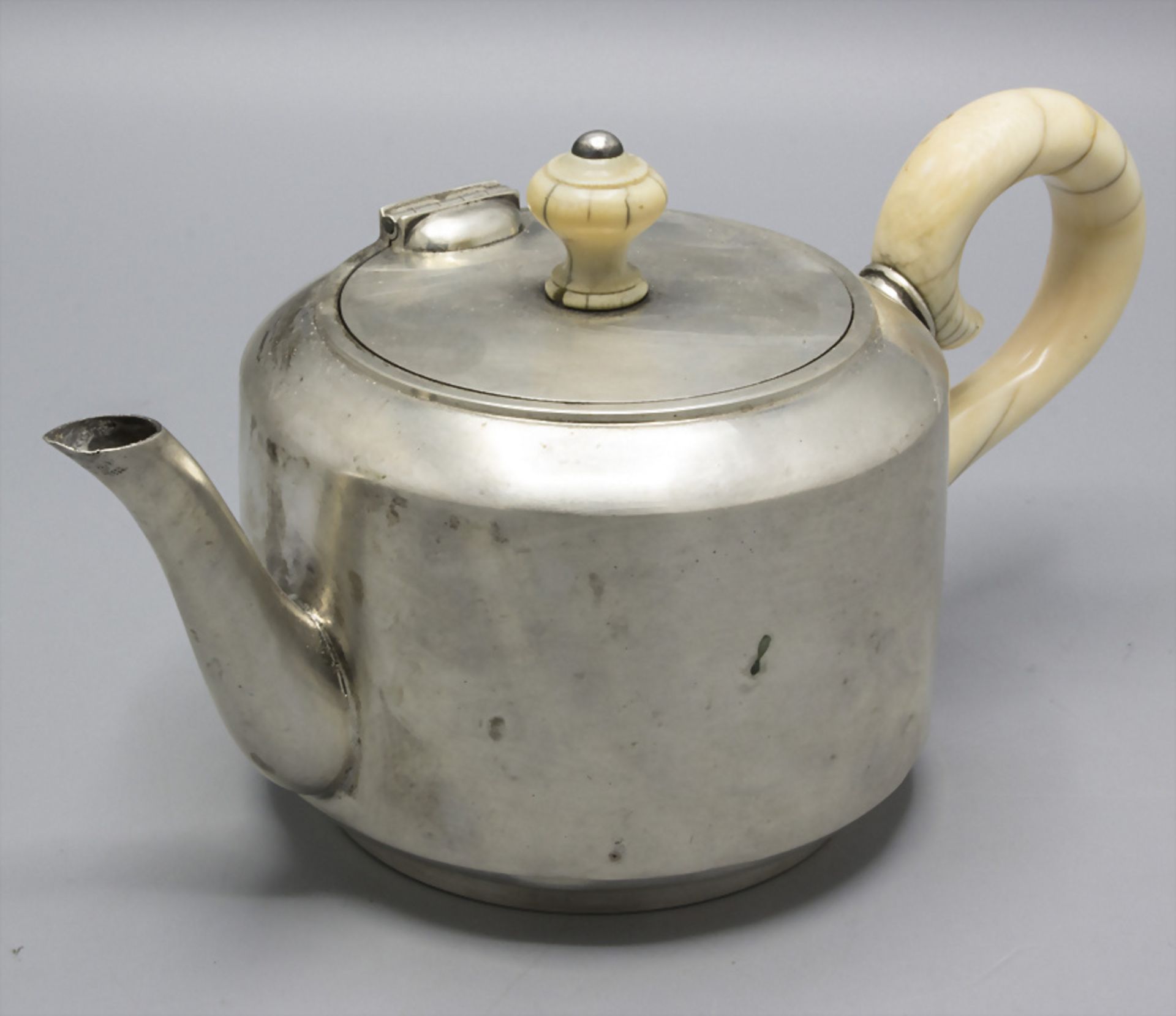Teekanne / A silver teapot, Josef Carl Ritter von Klinkosch, Wien / Vienna, um 1900