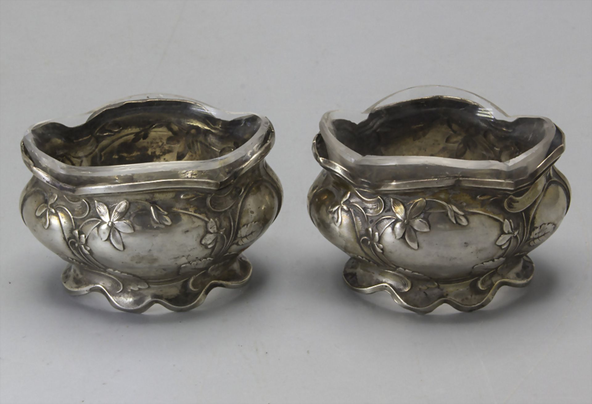 Paar Jugendstil Salieren mit Veilchen / A pair of Art Nouveau salt cellars with violets, ...