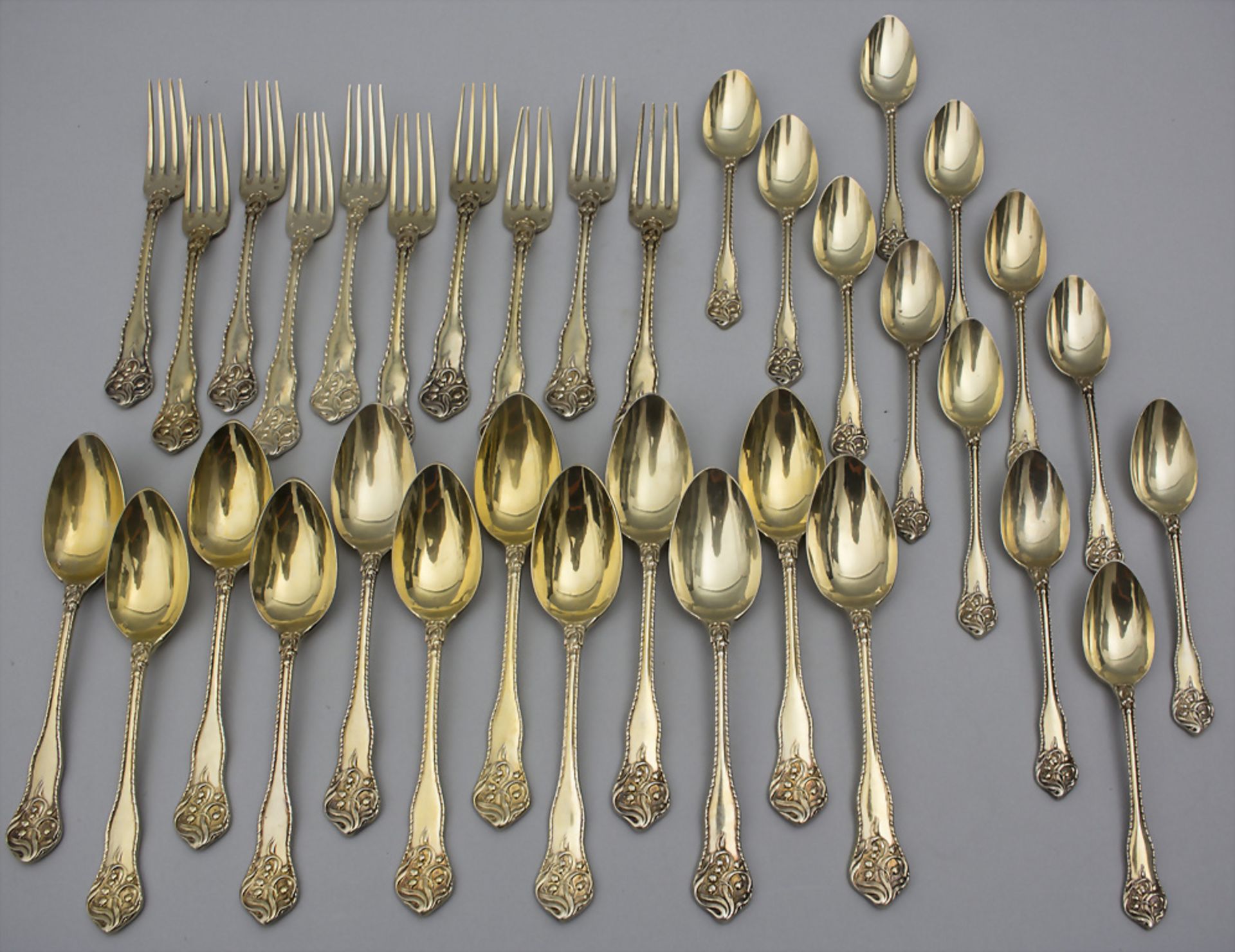 Jugendstil Silberbesteck für 12 Personen / 35 pieces of Art Nouveau silver cutlery, Paris, um 1900