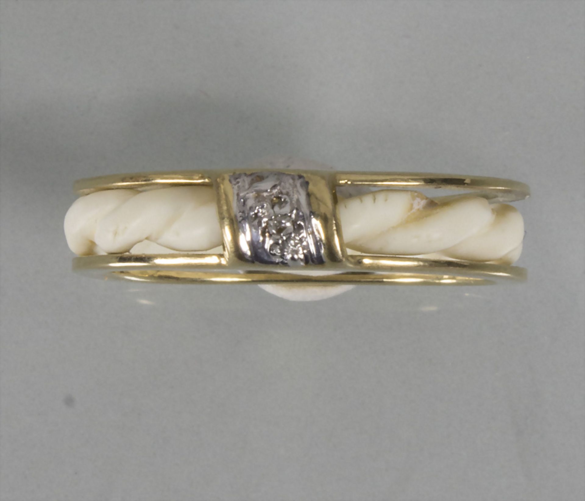 Damenring / An 8 ct ladies gold ring with diamond