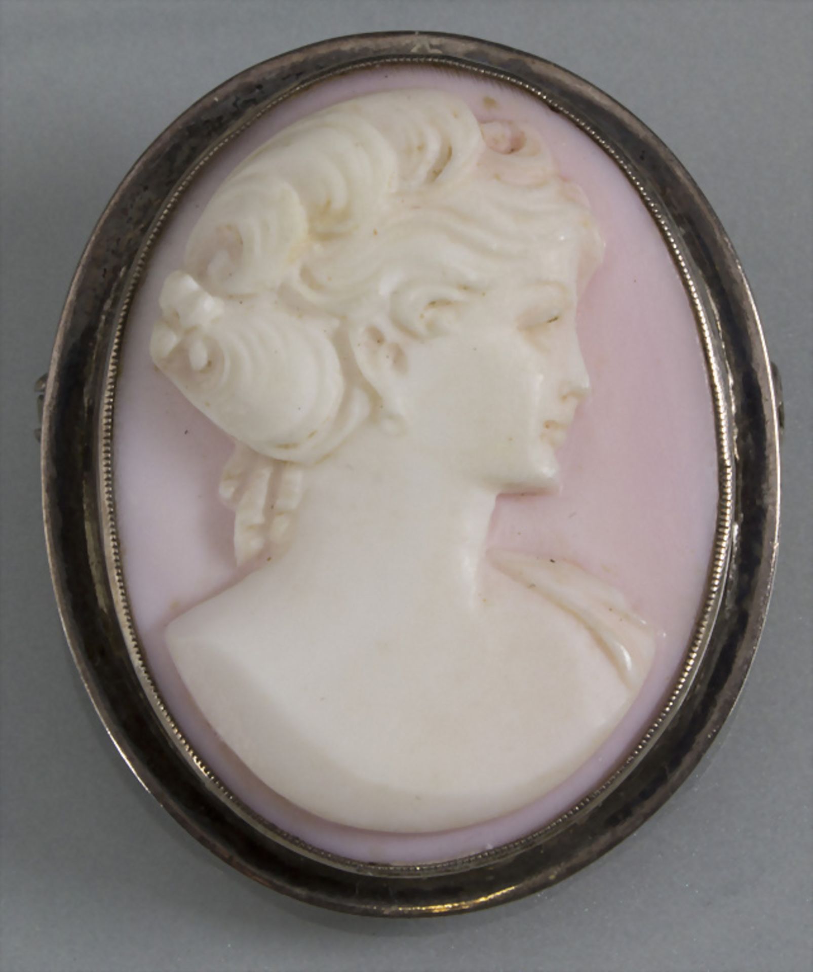 Kamee-Brosche / A cameo brooch, Italien, um 1900