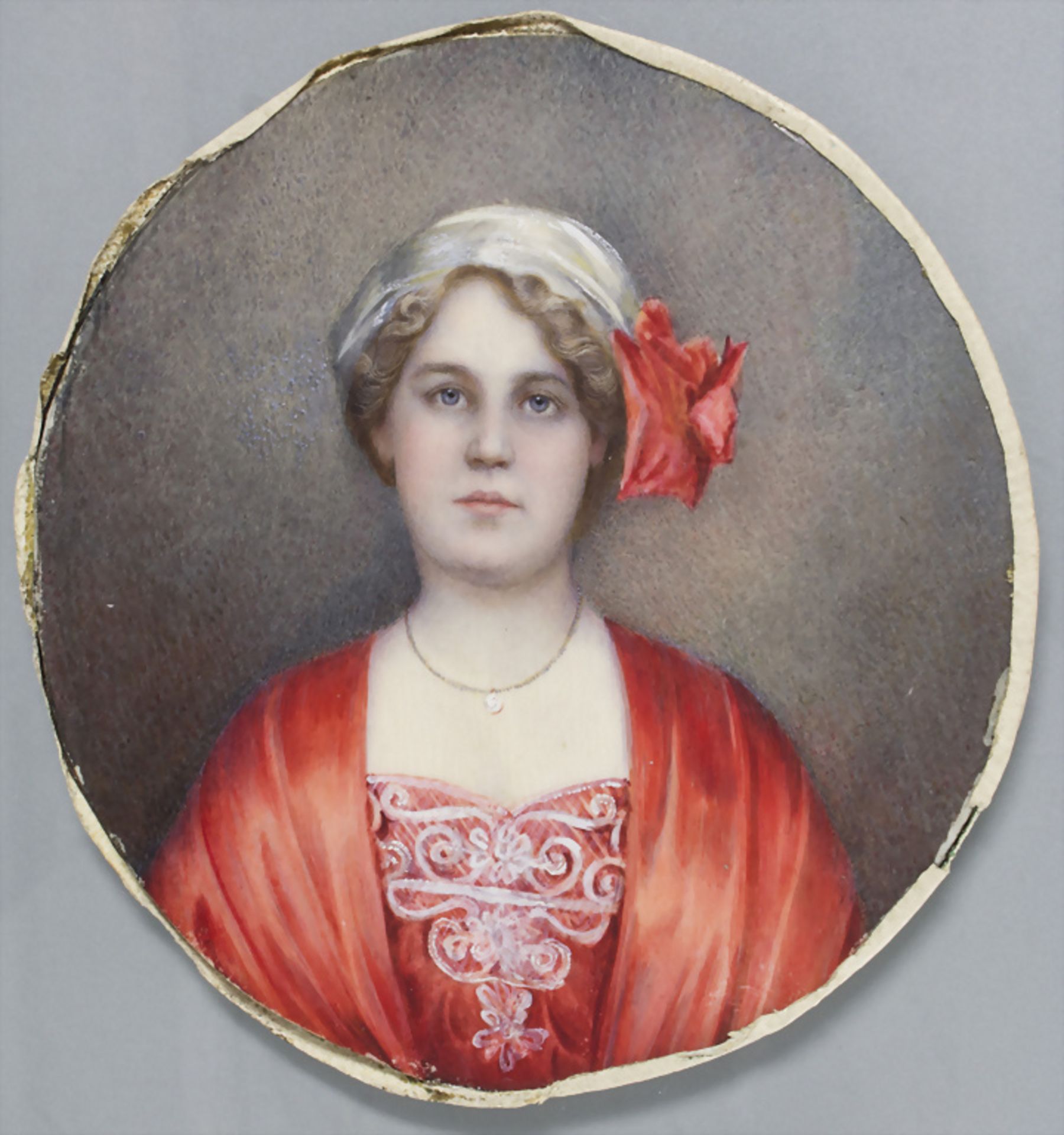 Jugendstil Miniatur Porträt einer jungen Dame / An Art Nouveau miniature portrait of a young ...