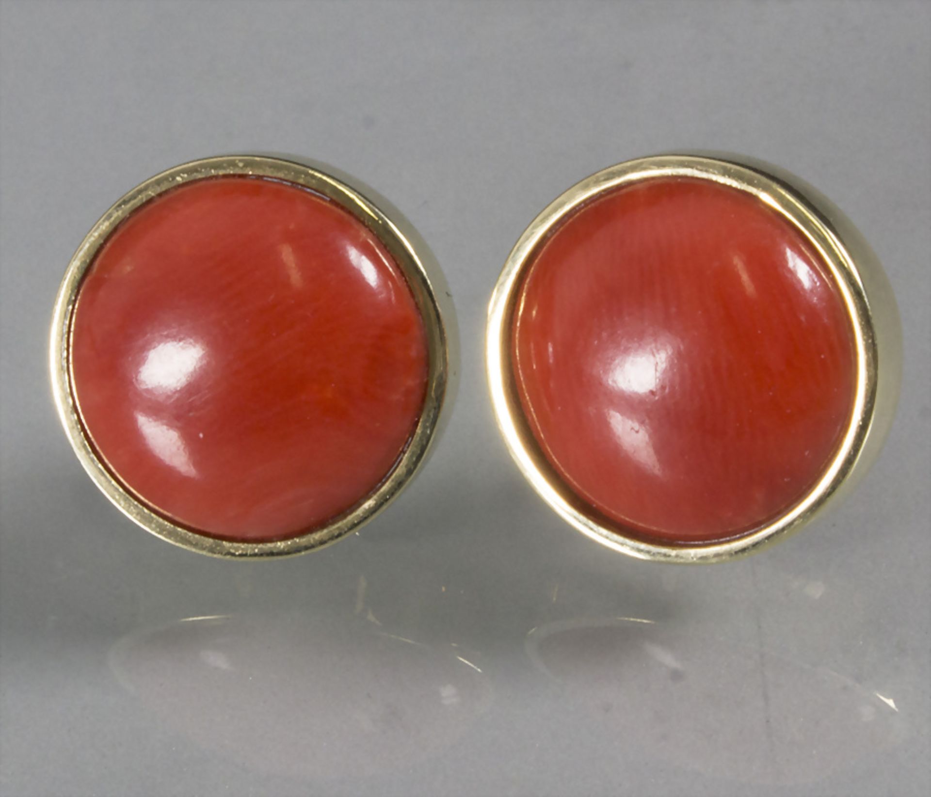 Paar Ohrstecker mit Koralle / A pair of 14ct gold stud earrings with coral