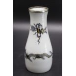 Vase 'Schwarzer Drache' mit Silbermontierung / A vase with silver rim and 'Green Dragon' ...