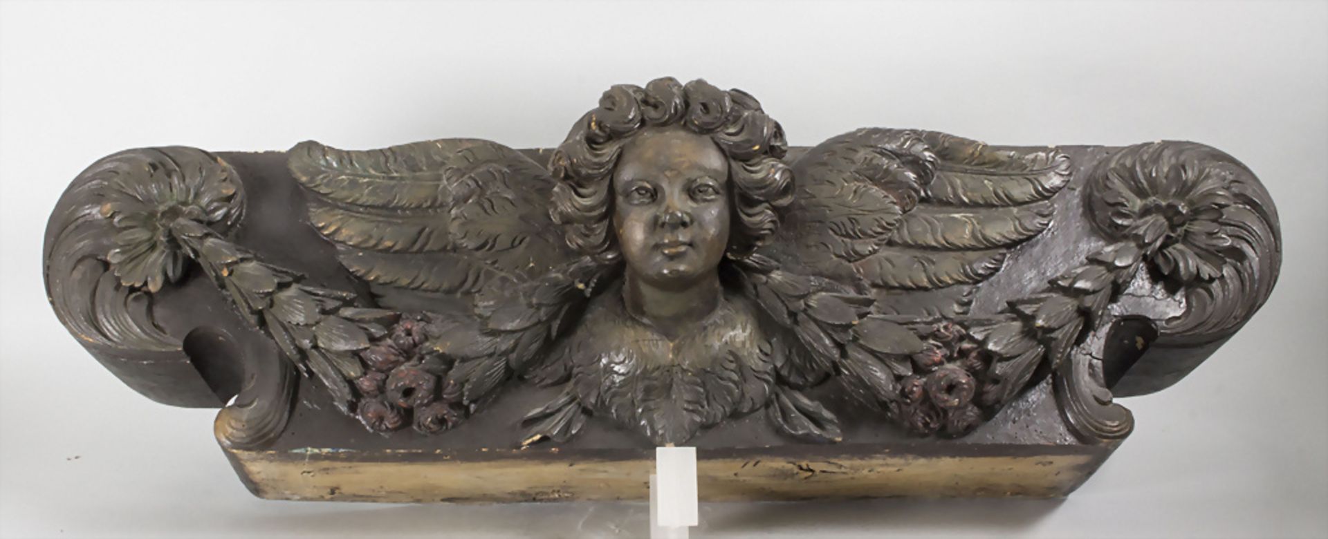 Architekturbauteil 'Putto mit Girlanden' / An architectural component 'cherub with garlands'