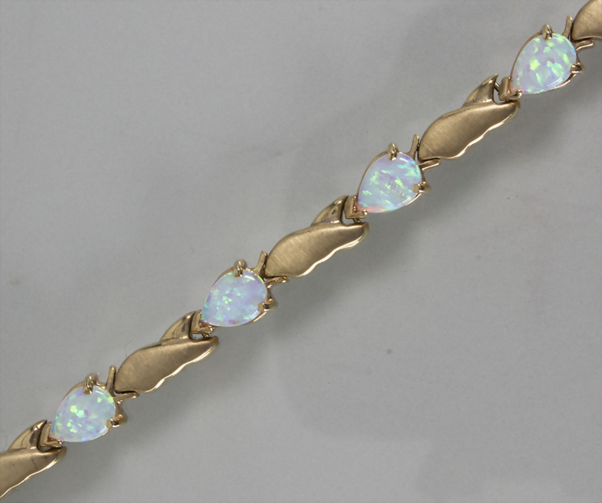 Armband mit Opalen / A 14 ct gold bracelet with opals