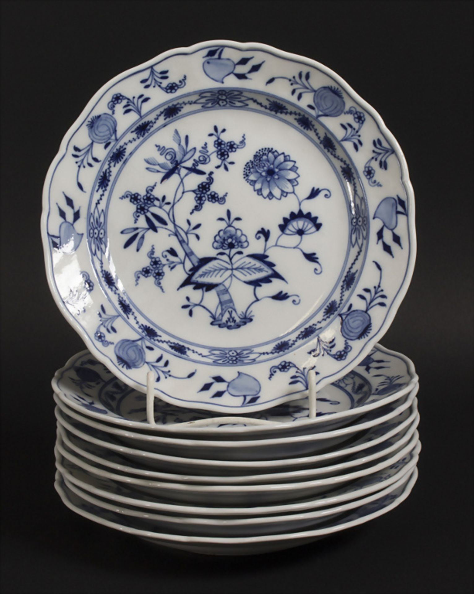 9 Zwiebelmuster Kuchenteller / 9 onion pattern cake plates, Meissen, 19. Jh.