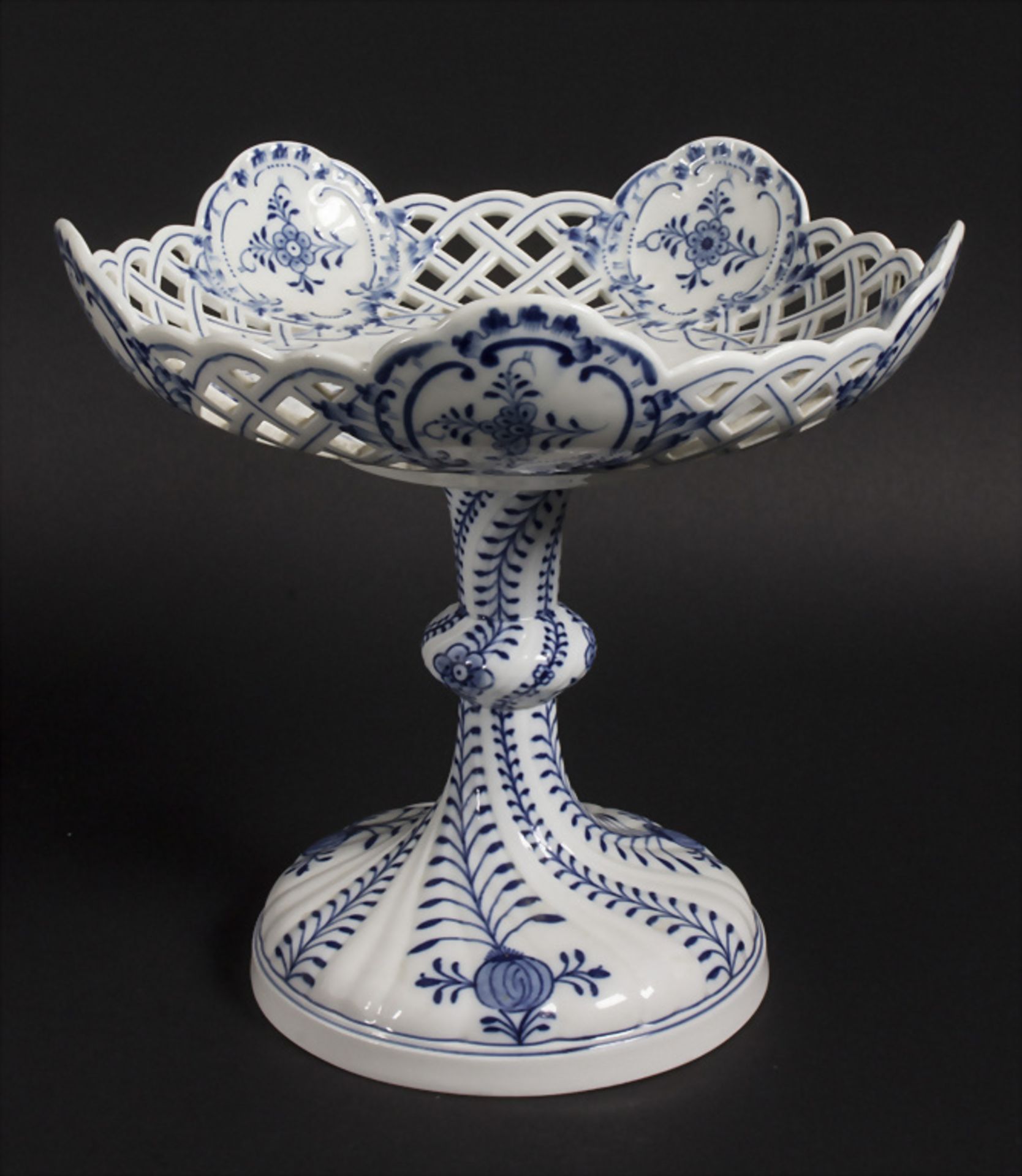 Zwiebelmuster Aufsatzschale/ An onion pattern top bowl, Meissen, 19. Jh.