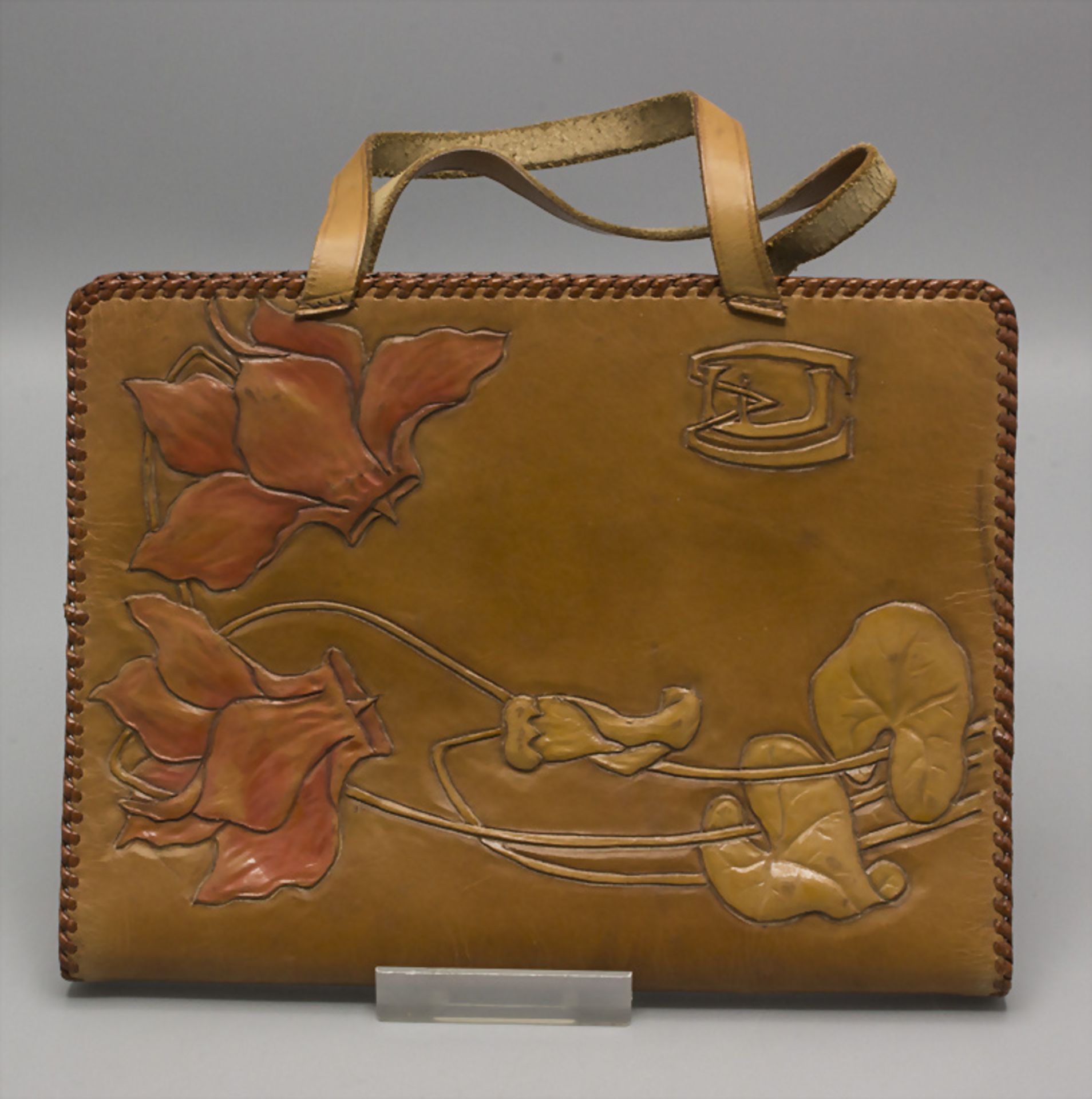 Monogrammiertes Jugendstil Lederetui mit Seerosendekor / A monogrammed Art Nouveau leather ...
