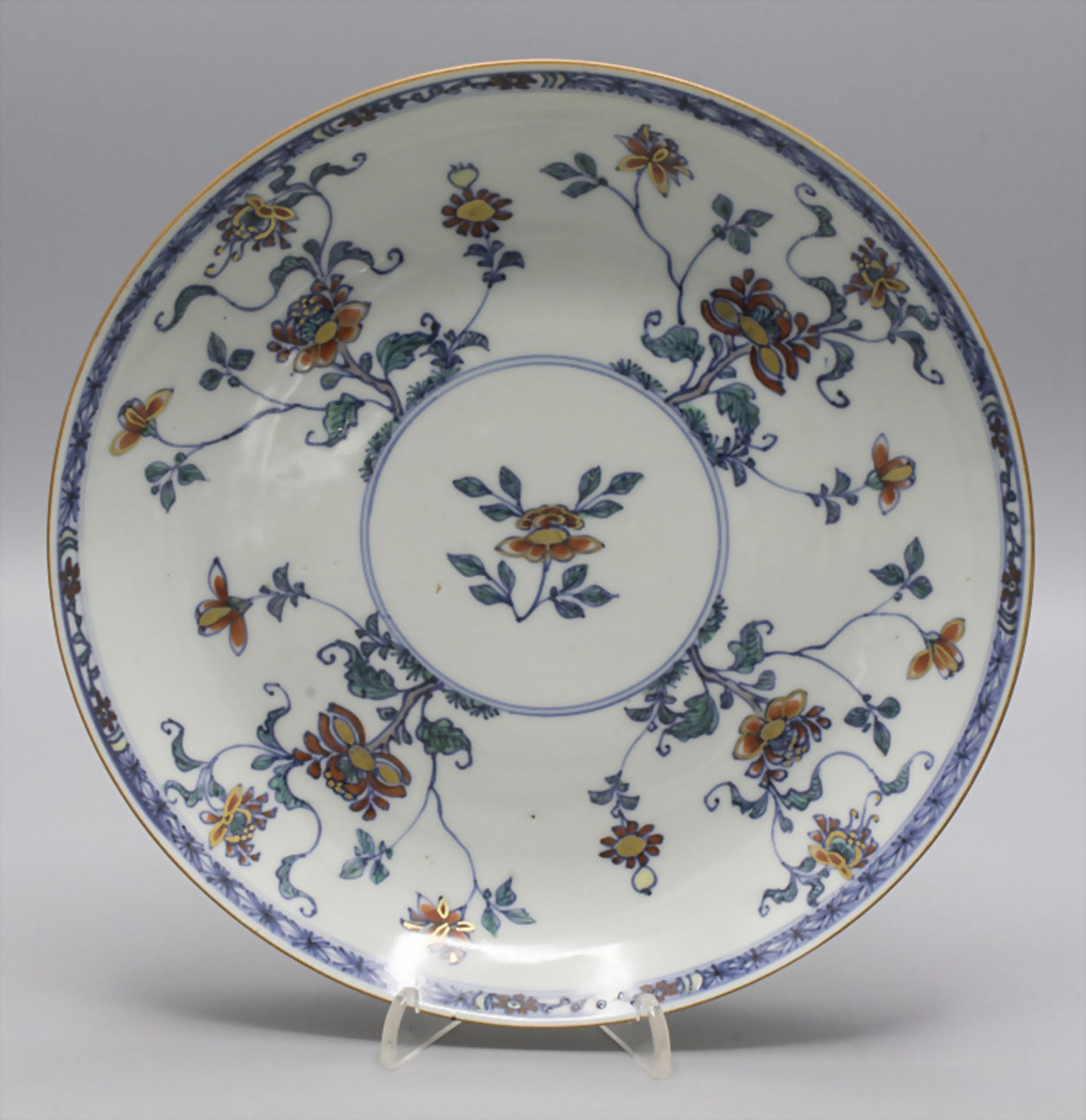 Doucai-Teller / A Doucai plate, China, Qing Dynastie (1644-1911), Qianlong Periode (1736-1795)