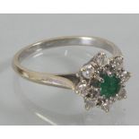 Damenring mit Smaragd und Diamanten / A ladies ring with emerald and diamonds, Frankreich, 20. Jh