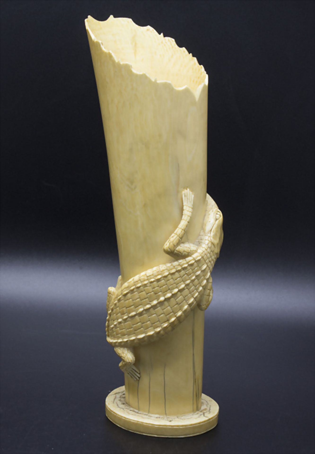 Ziervase mit Gavial / A decorative vase with a gavial, Asien/Afrika, 19. Jh.