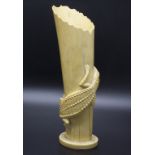 Ziervase mit Gavial / A decorative vase with a gavial, Asien/Afrika, 19. Jh.