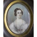 Feines Miniatur Porträt einer jungen Dame / A fine miniature portrait of a young lady, ...